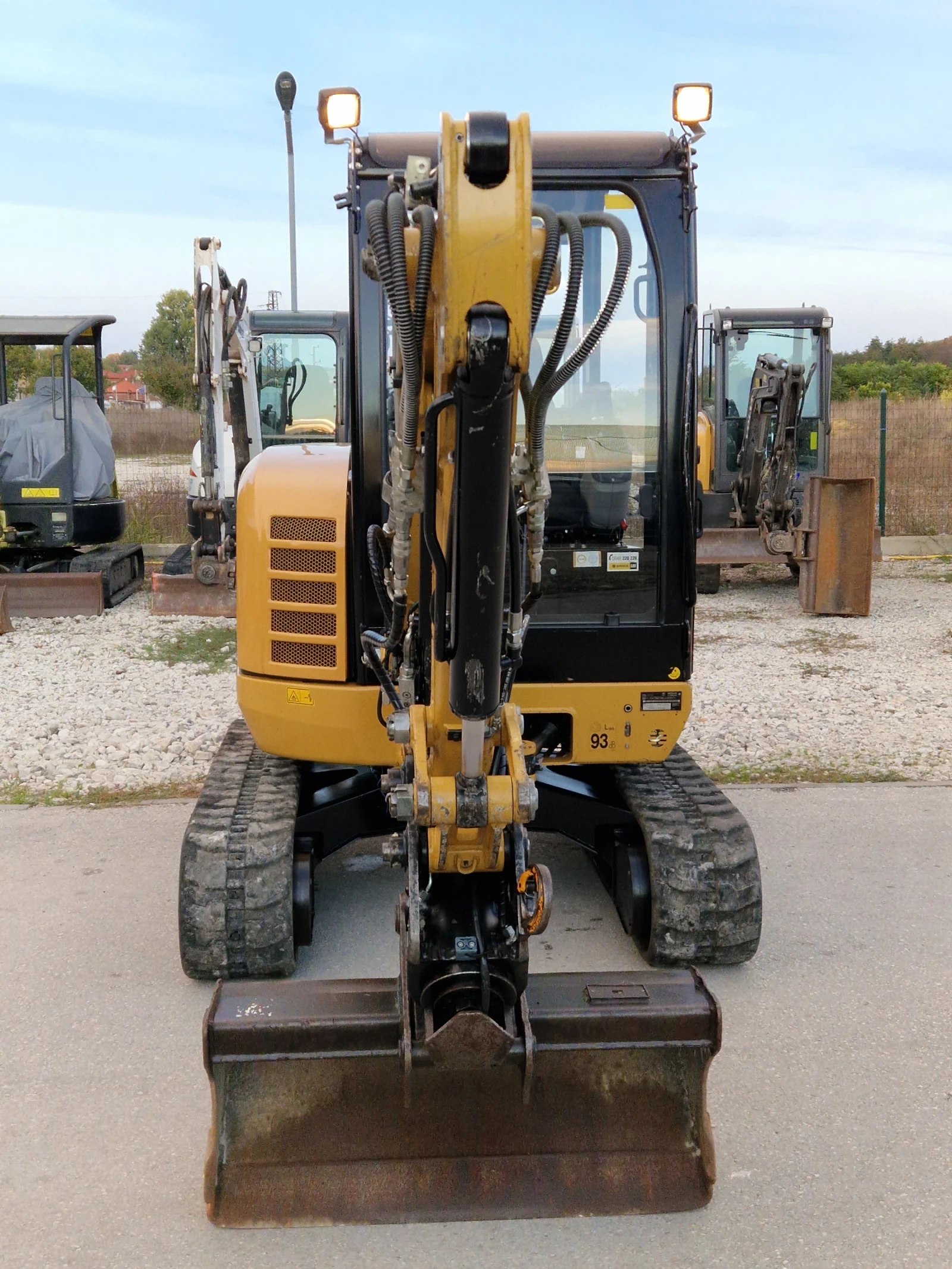 Багер Cat 302.7D CR/3.0т/Powertilt/Хидр.Откл./НулевРадиус/ - изображение 7