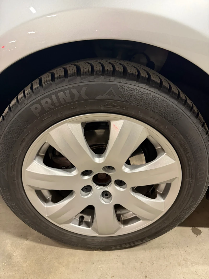 VW Golf 1.6 TDI DSG Автомат/ Нави, снимка 10 - Автомобили и джипове - 52696755