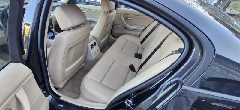 BMW 320  2.0D MSport, снимка 13 - Автомобили и джипове - 52775600