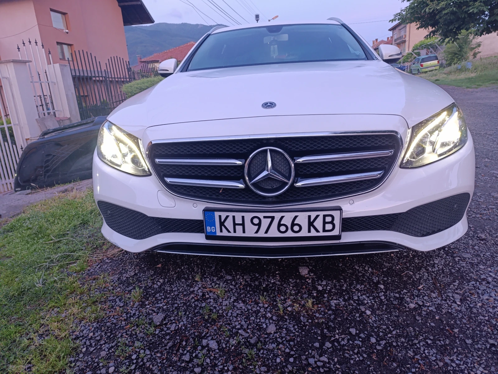 Mercedes-Benz E 200 2.0 9G, снимка 1