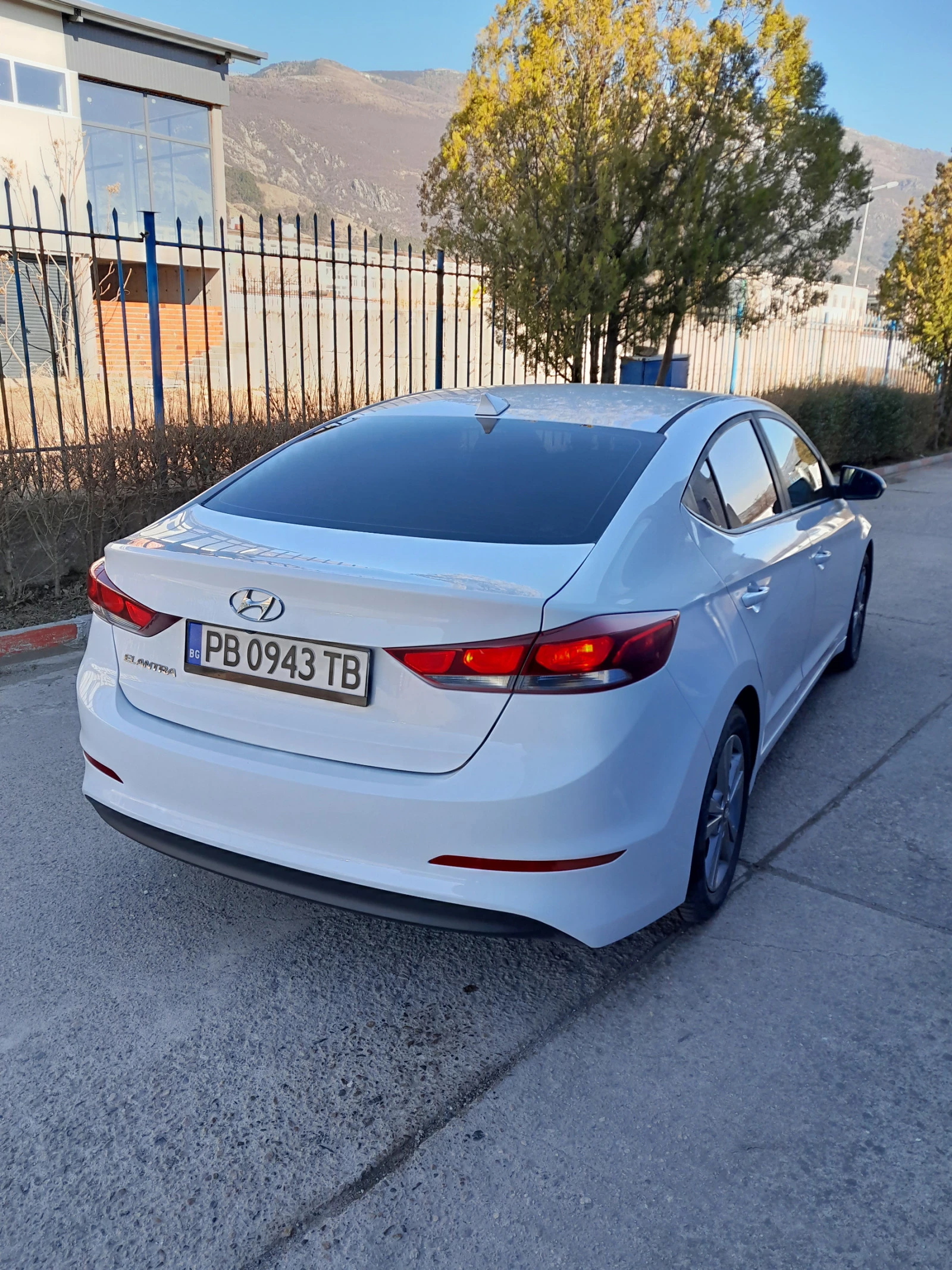 Hyundai Elantra 2.0 - изображение 5