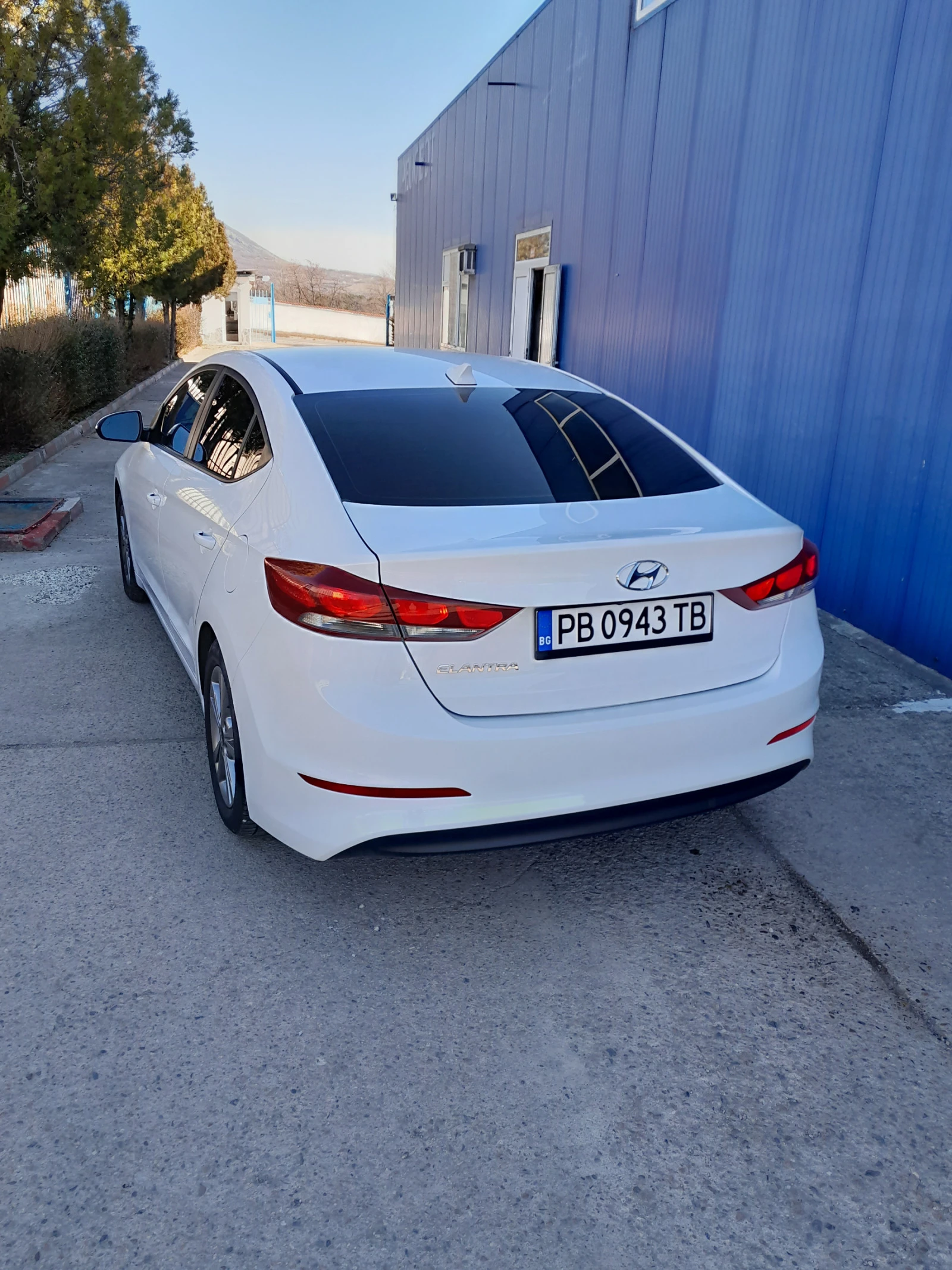 Hyundai Elantra 2.0 - изображение 6