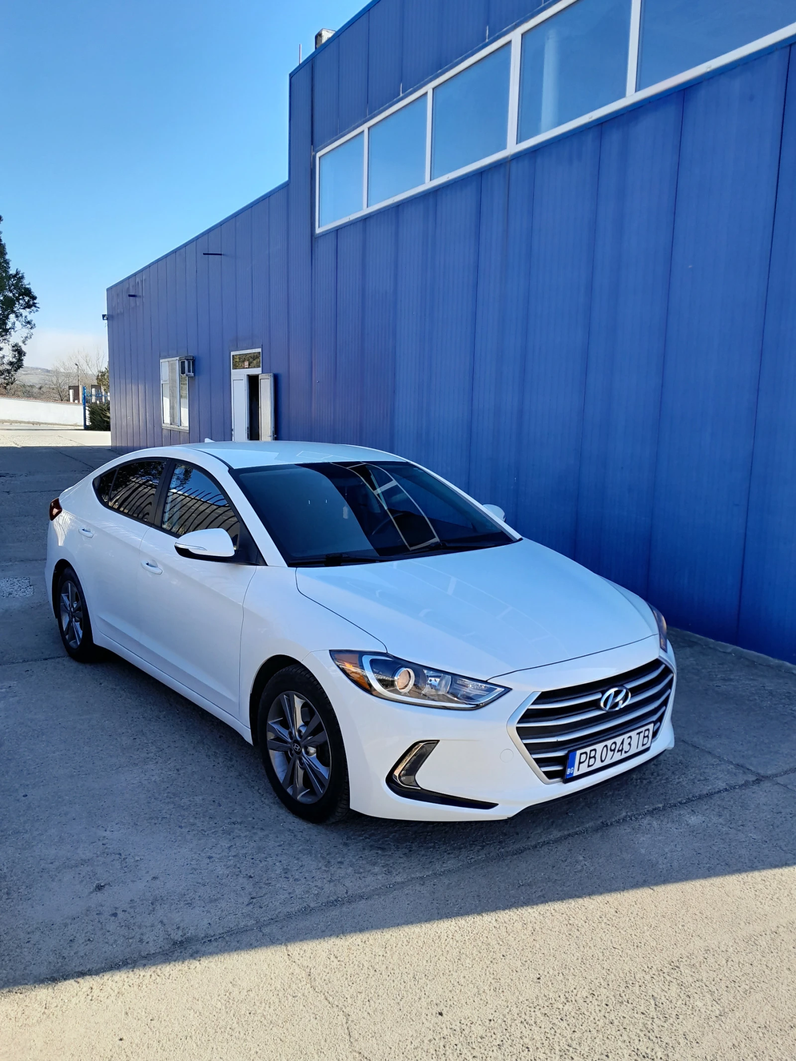 Hyundai Elantra 2.0 - изображение 2