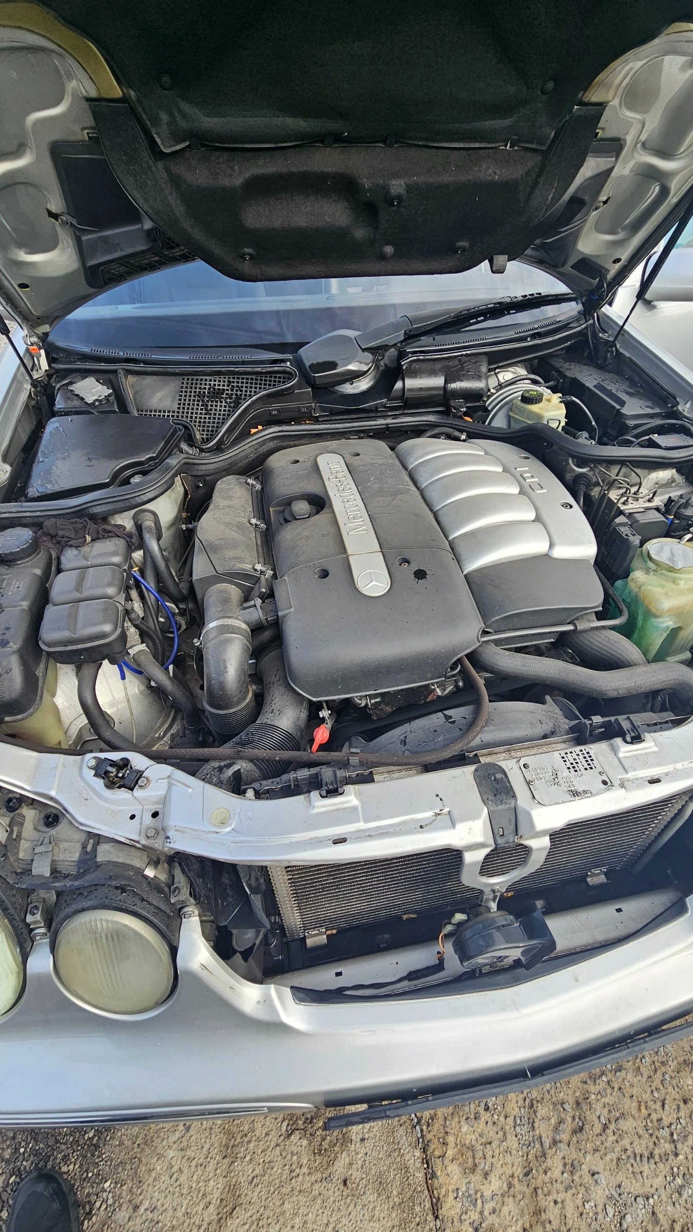 Mercedes-Benz E 270 AVANTGARDE, снимка 11 - Автомобили и джипове - 53832819