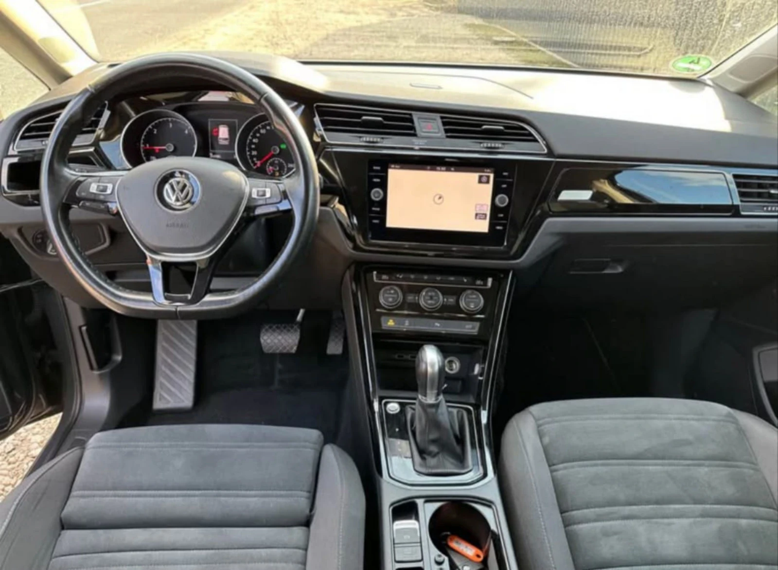 VW Touran 2.0TDI/7МЕСТЕН\DSG 7, 150 к.с., снимка 6 - Автомобили и джипове - 54162081