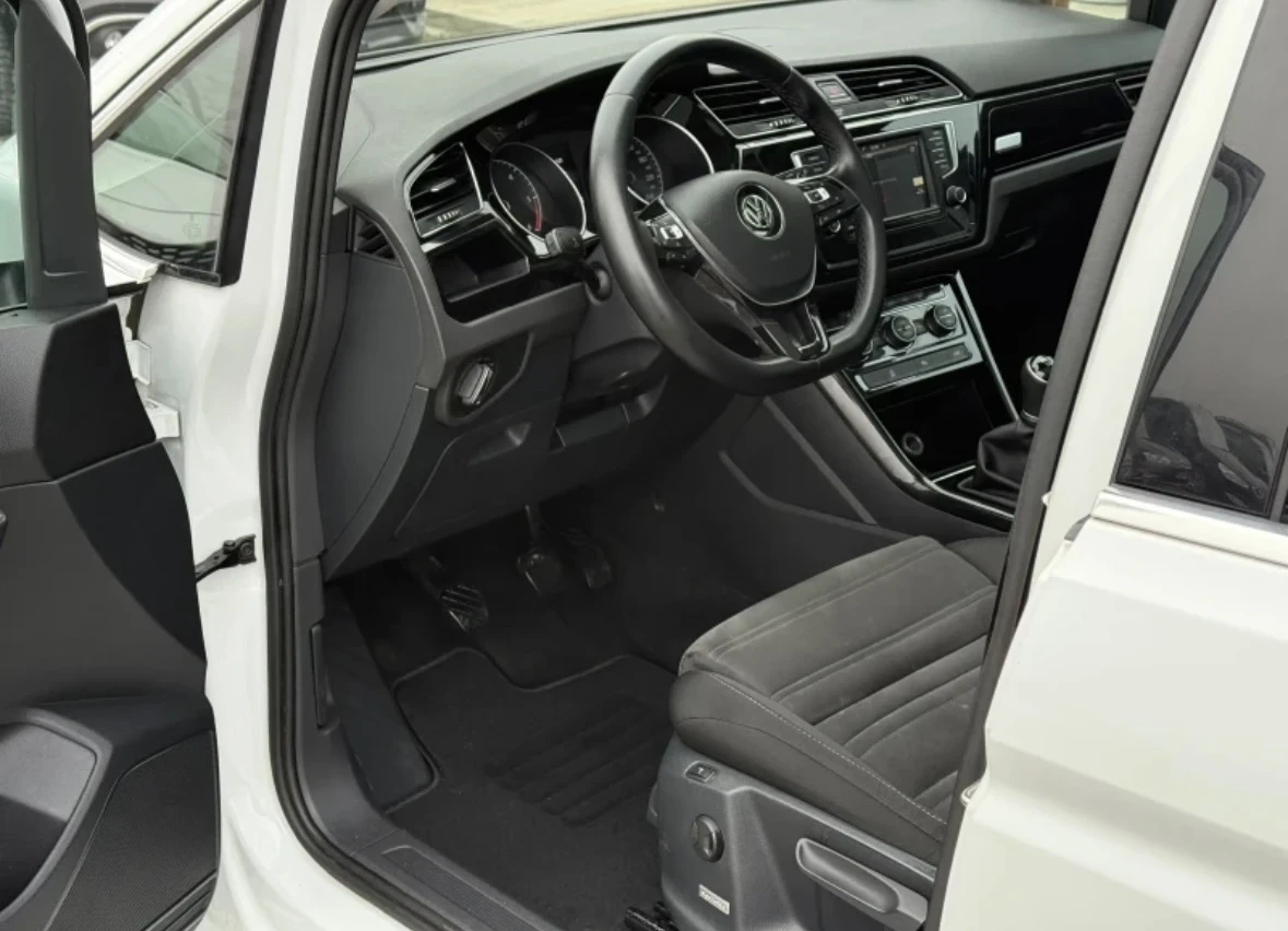 VW Touran 2.0 TDI FULL    МАСАЖ, снимка 7 - Автомобили и джипове - 54417488