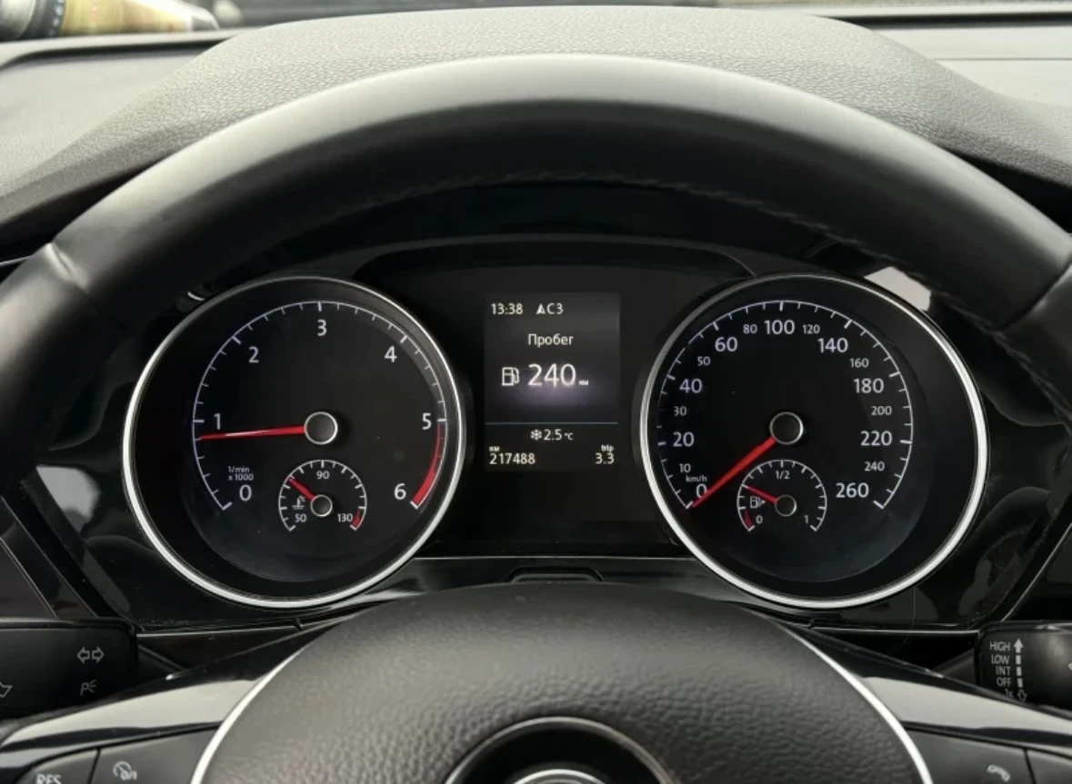 VW Touran 2.0 TDI FULL    МАСАЖ, снимка 9 - Автомобили и джипове - 54417488