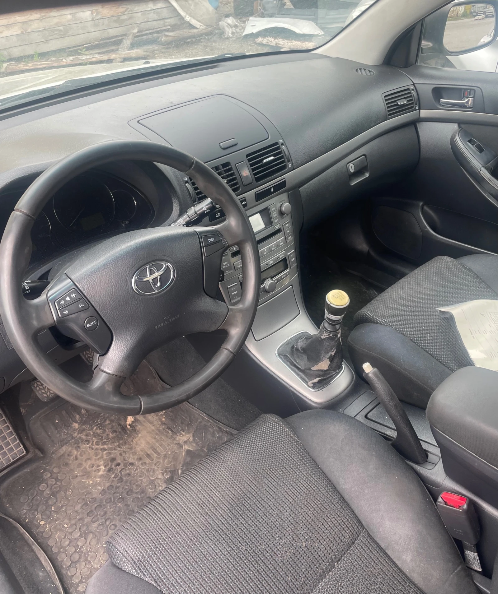 Toyota Avensis 2.2 d, снимка 8 - Автомобили и джипове - 54568131