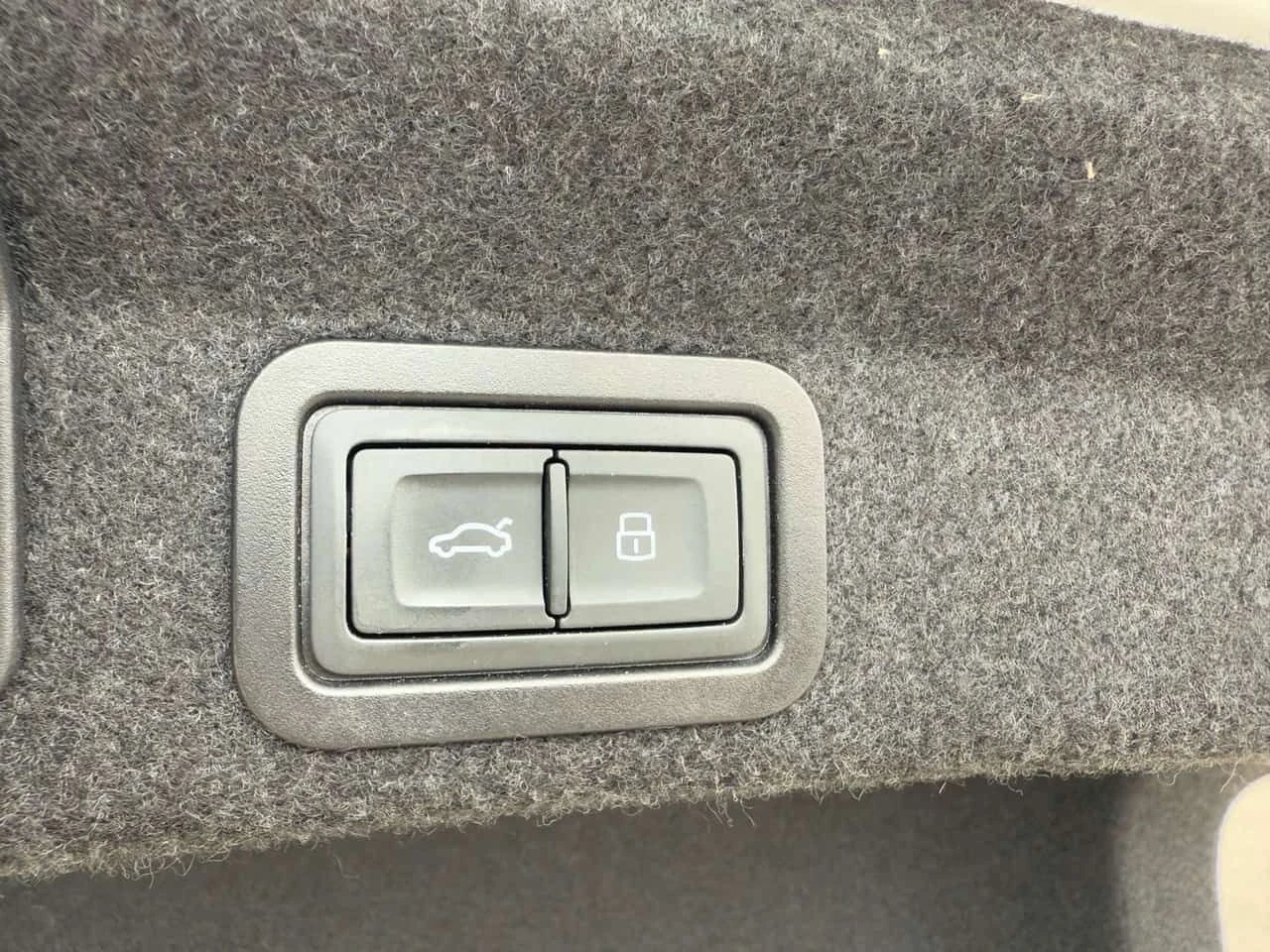 Audi A6 quattro Prestige  CARFAX, снимка 12 - Автомобили и джипове - 54701339