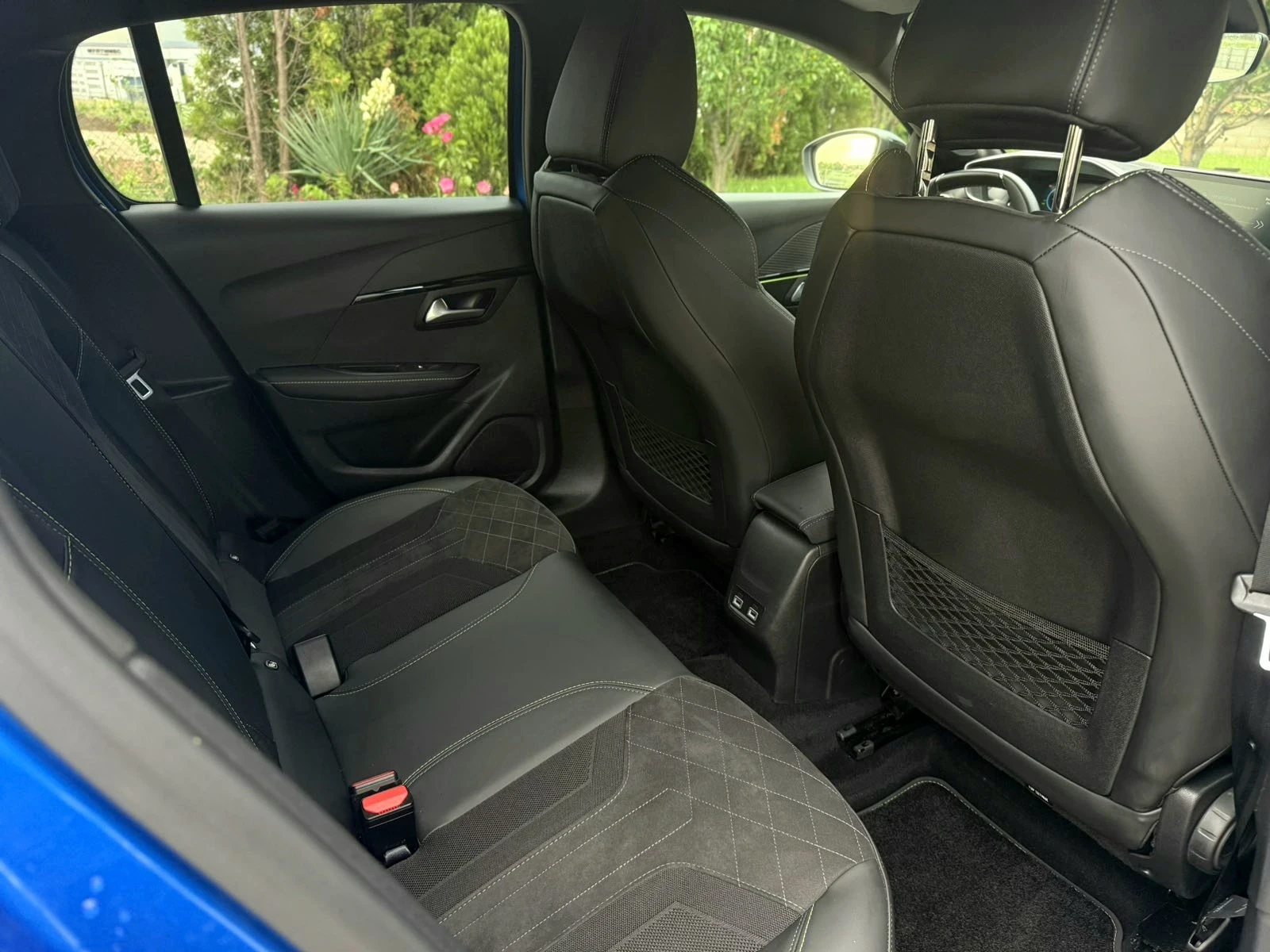 Peugeot 208 GT / E-208, снимка 10 - Автомобили и джипове - 54745709