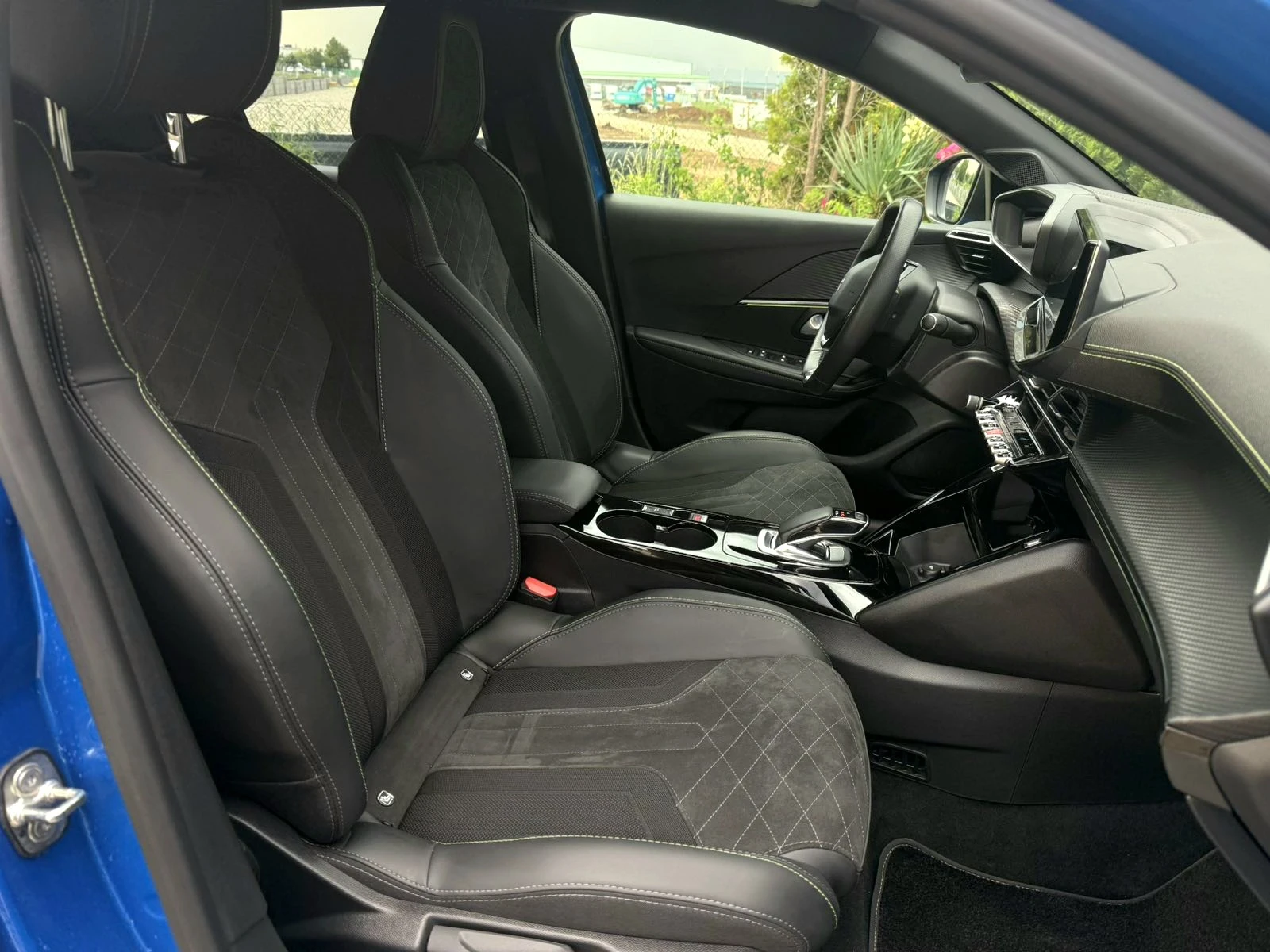 Peugeot 208 GT / E-208, снимка 9 - Автомобили и джипове - 54745709