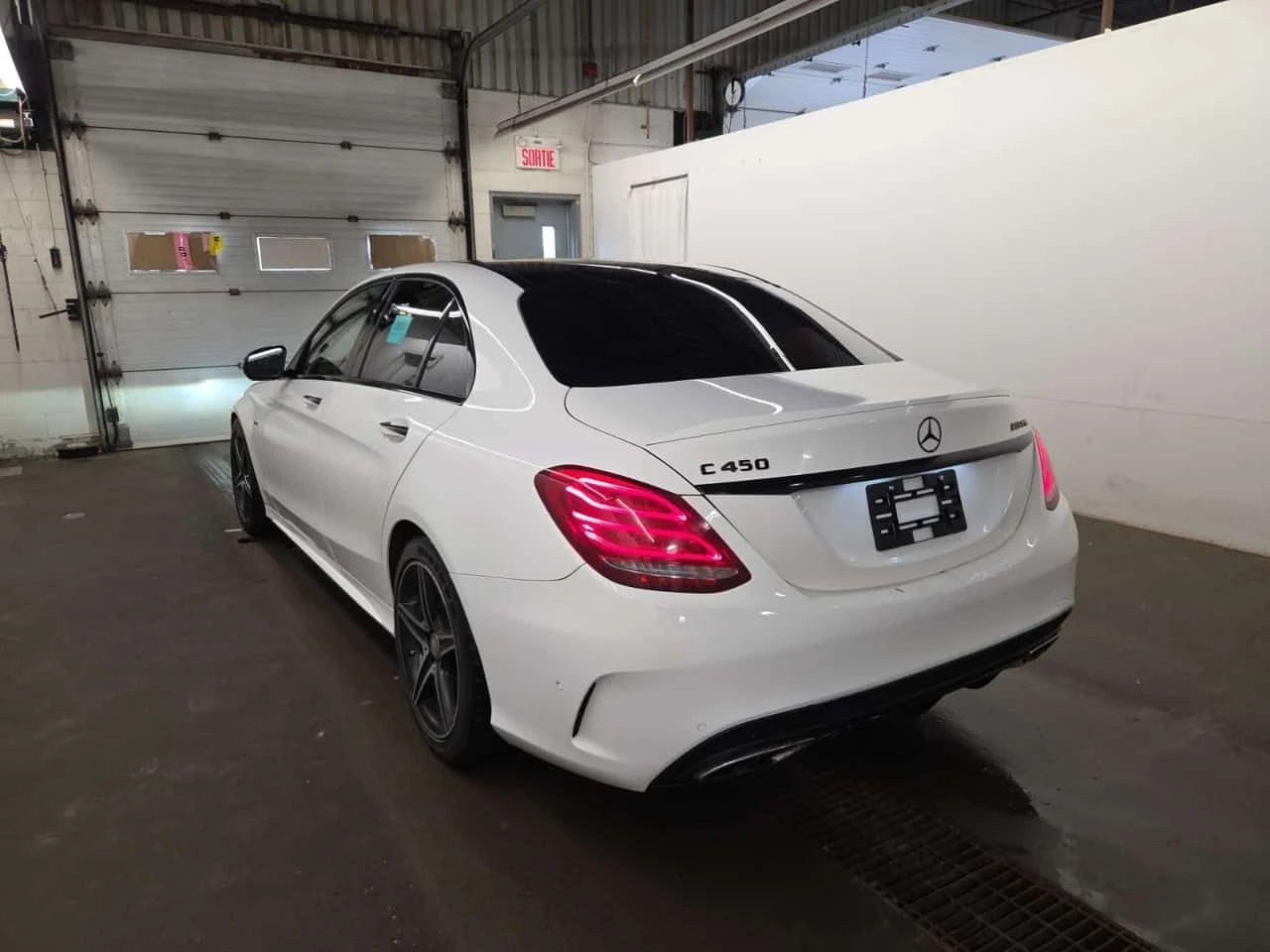 Mercedes-Benz C 450 AMG ПОДГРЕВ/ЧЕРВЕН САЛОН/ПАНО/CARFAX/ФИНАНСИРАНЕ , снимка 4 - Автомобили и джипове - 55004629