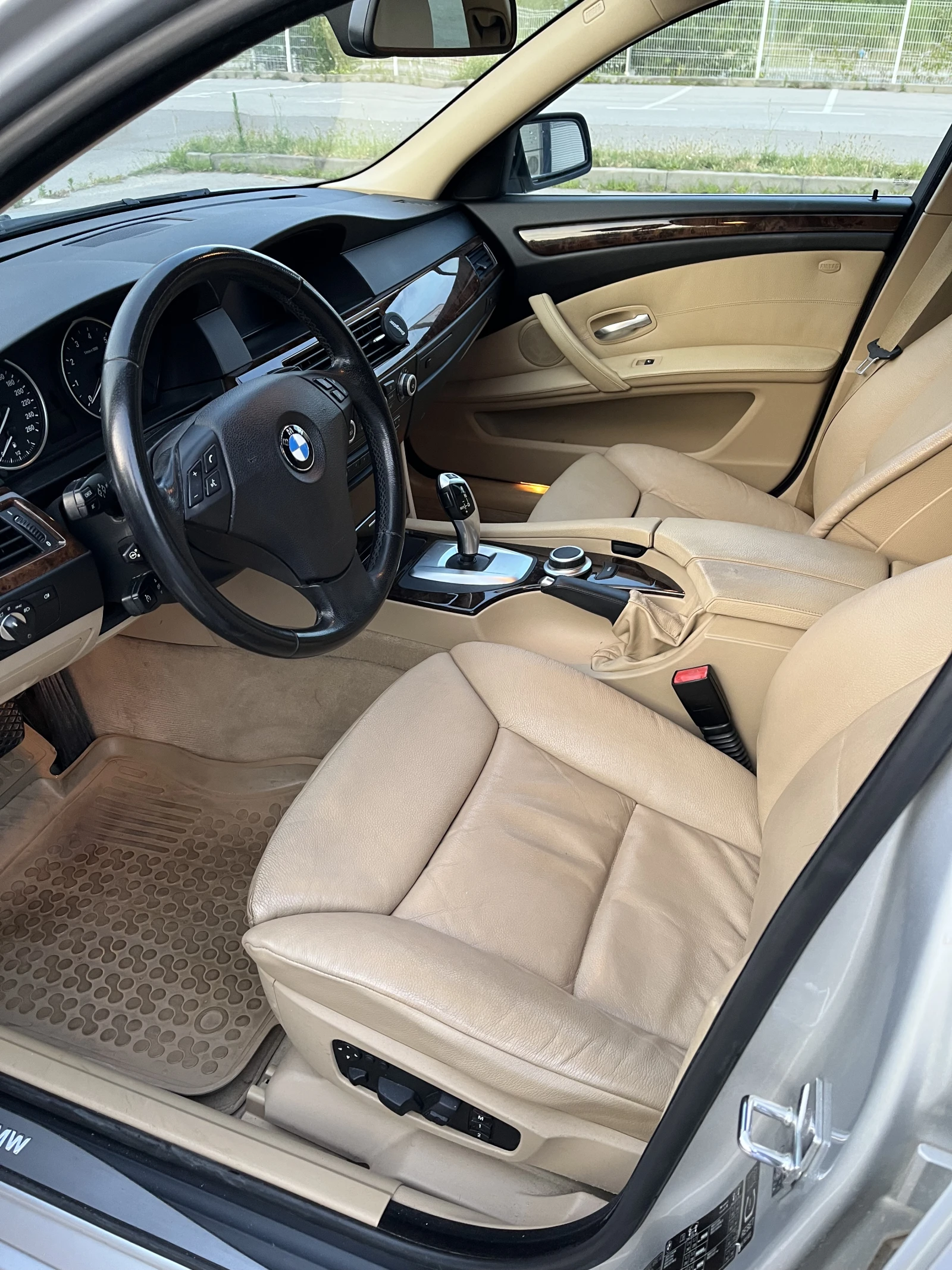BMW 525 xi ВНОС ОТ ШВЕЙЦАРИЯ, снимка 8 - Автомобили и джипове - 55318437