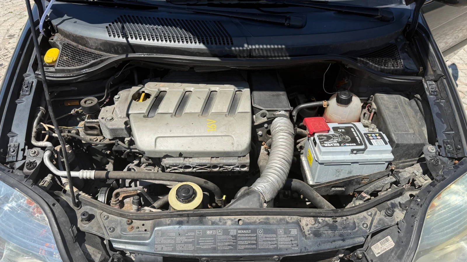 Renault Scenic 2.0 16v, снимка 11 - Автомобили и джипове - 55420940