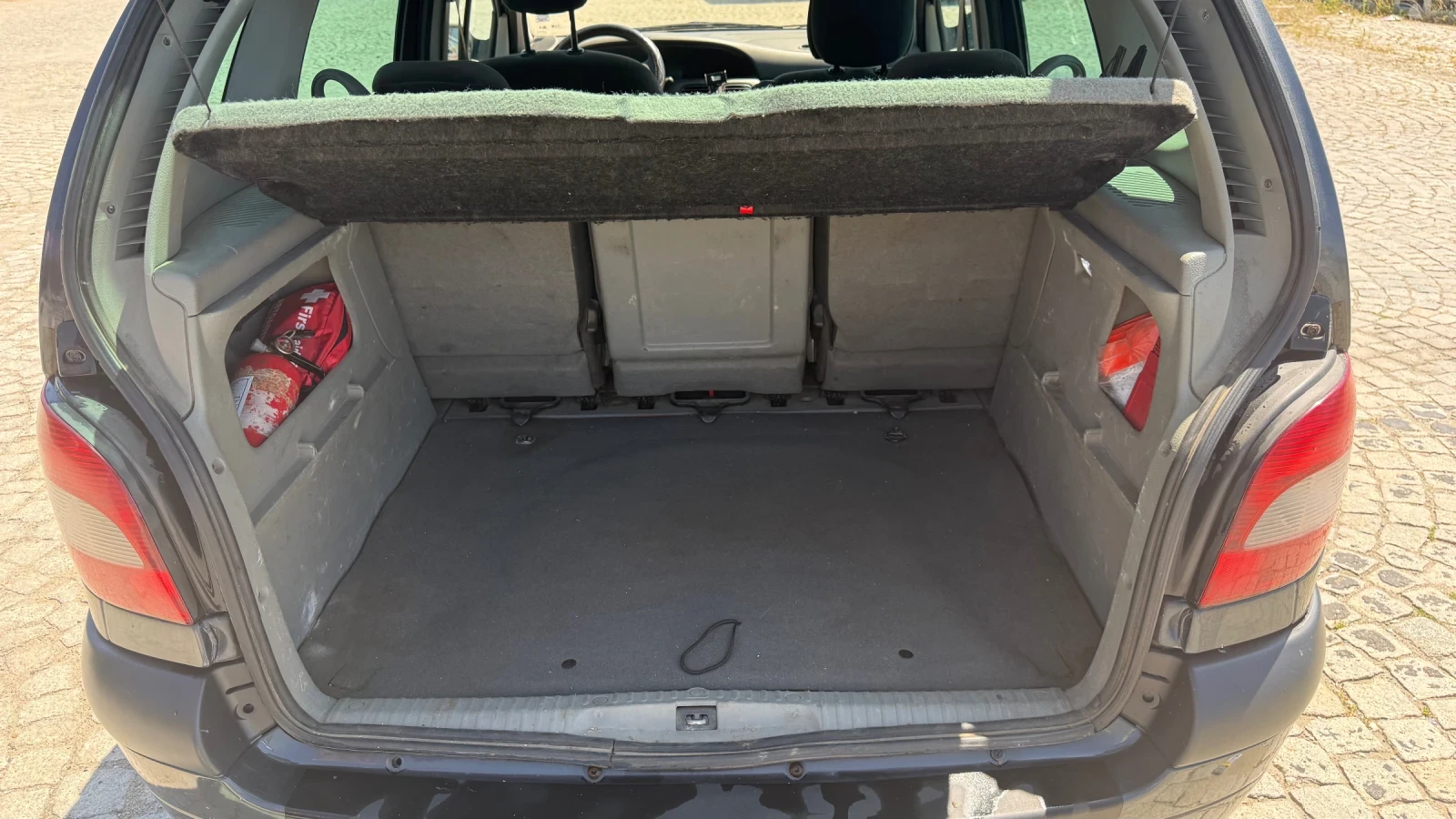 Renault Scenic 2.0 16v, снимка 12 - Автомобили и джипове - 55420940