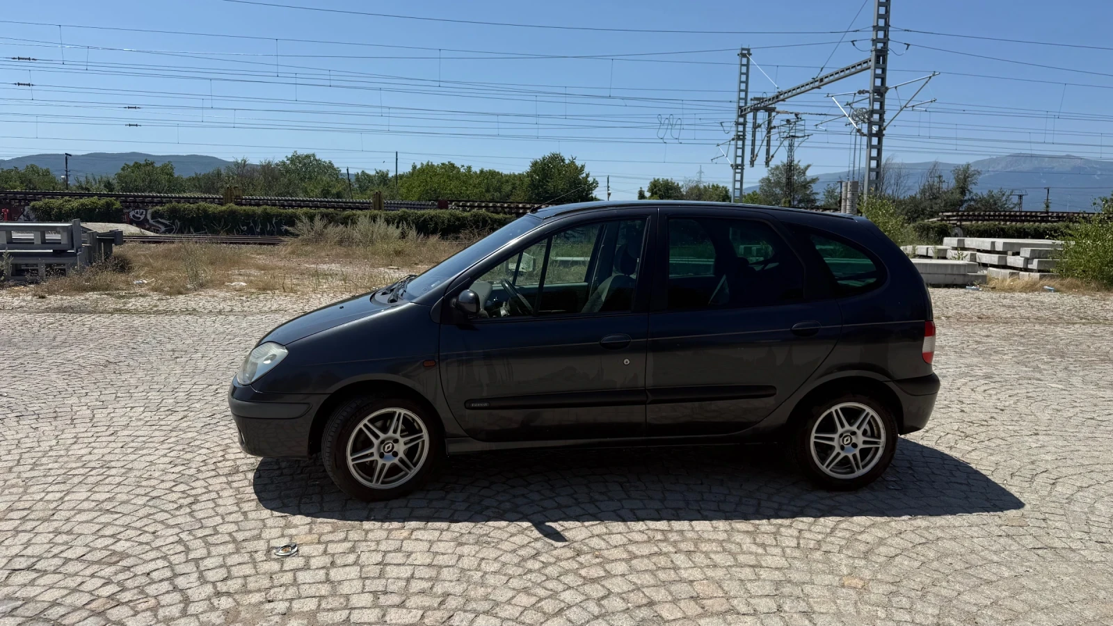 Renault Scenic 2.0 16v, снимка 3 - Автомобили и джипове - 55420940