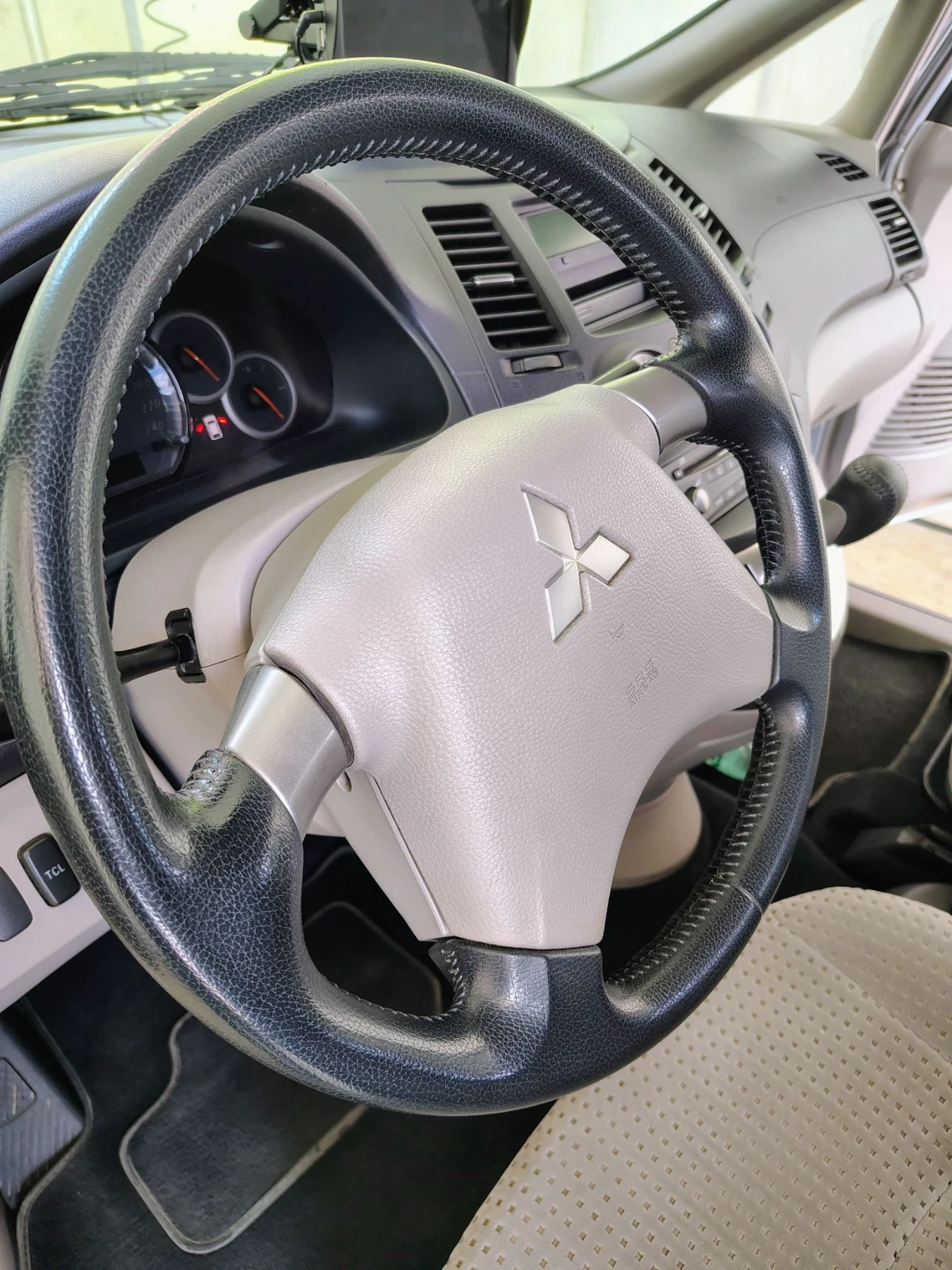Mitsubishi Grandis 2, 4 MIVEC/LPG, снимка 10 - Автомобили и джипове - 55846048