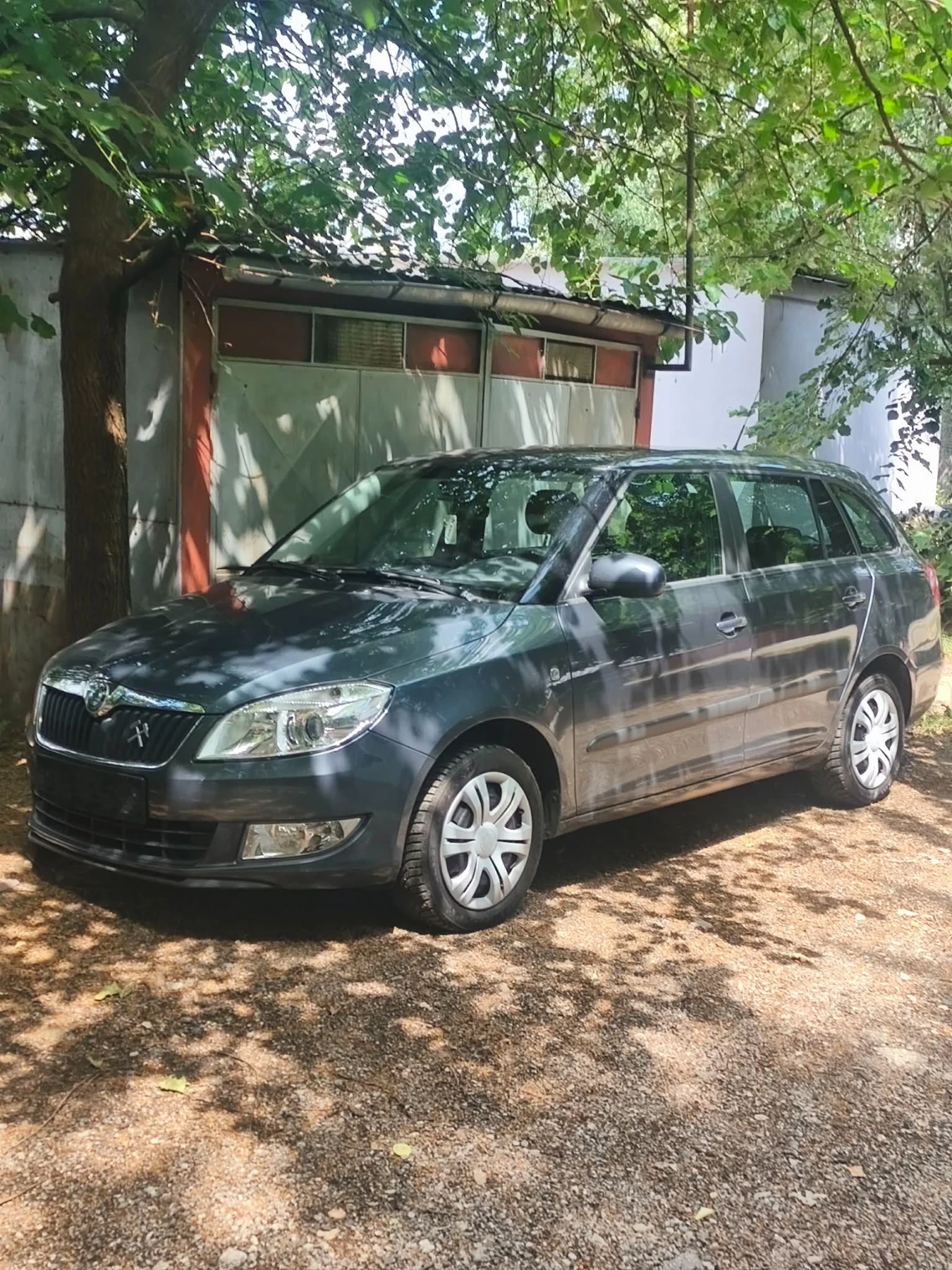 Skoda Fabia 1.6 дизел , снимка 3 - Автомобили и джипове - 56172908