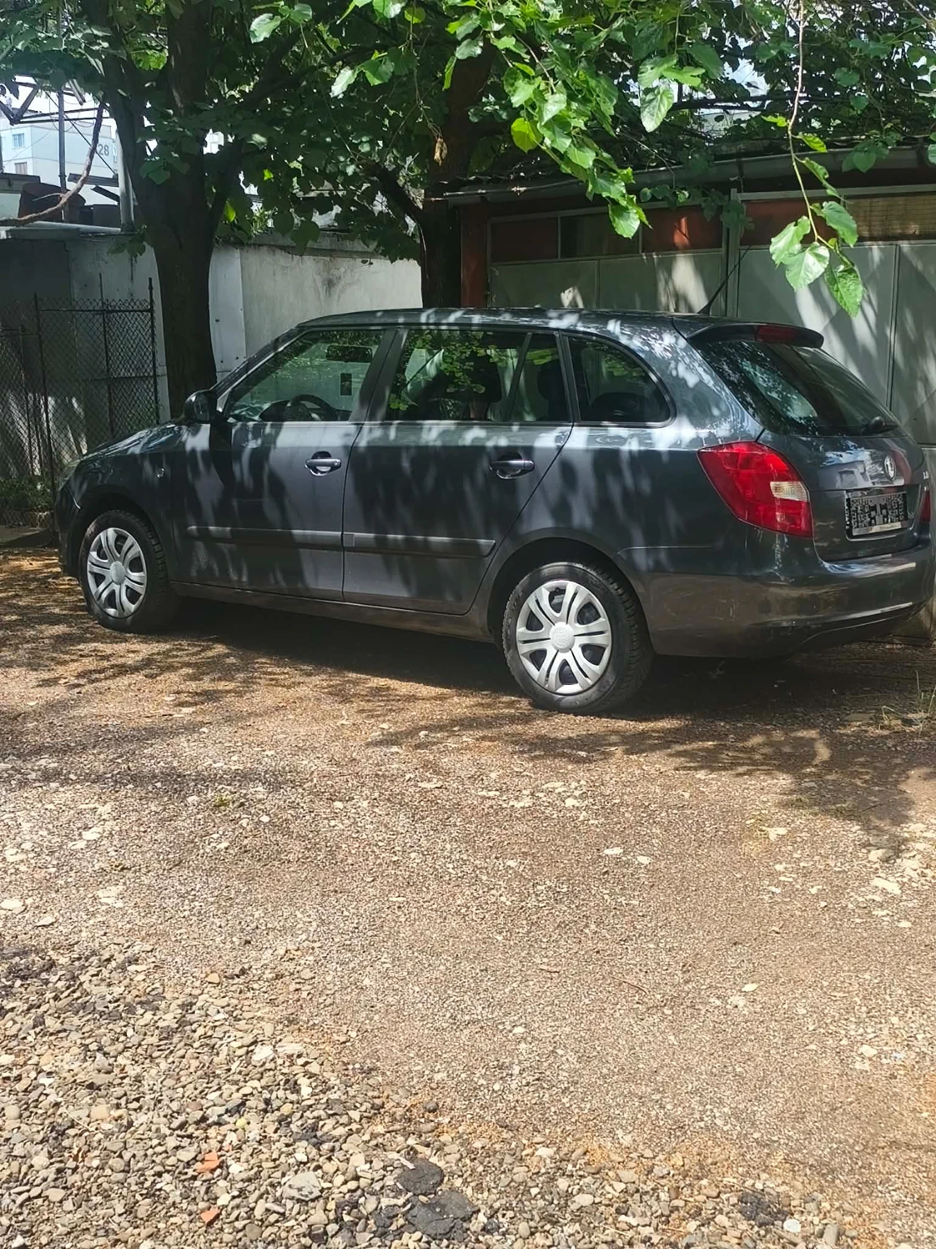 Skoda Fabia 1.6 дизел , снимка 4 - Автомобили и джипове - 56172908