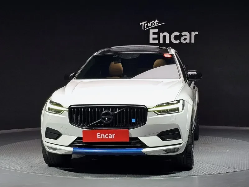 Volvo XC60 T6 INSTRICTION, снимка 3 - Автомобили и джипове - 55562477