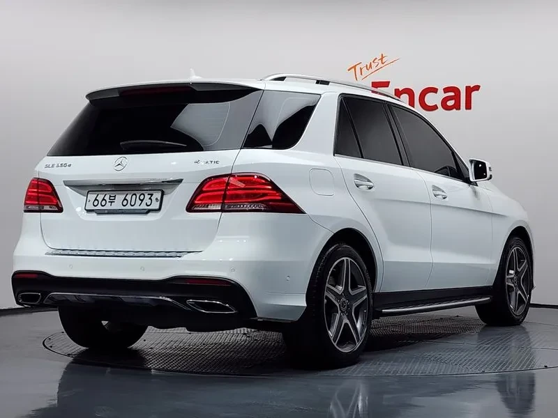 Mercedes-Benz GLE 4MATIC PREMIUM PACK, снимка 2 - Автомобили и джипове - 55739907