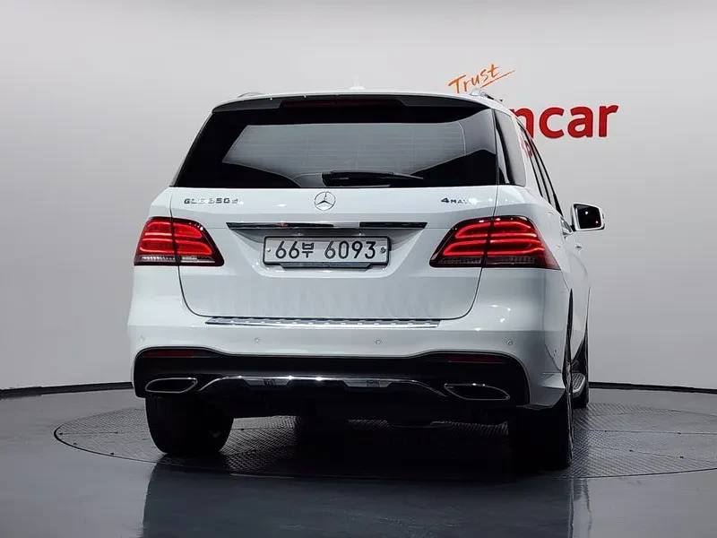Mercedes-Benz GLE 4MATIC PREMIUM PACK, снимка 4 - Автомобили и джипове - 55739907