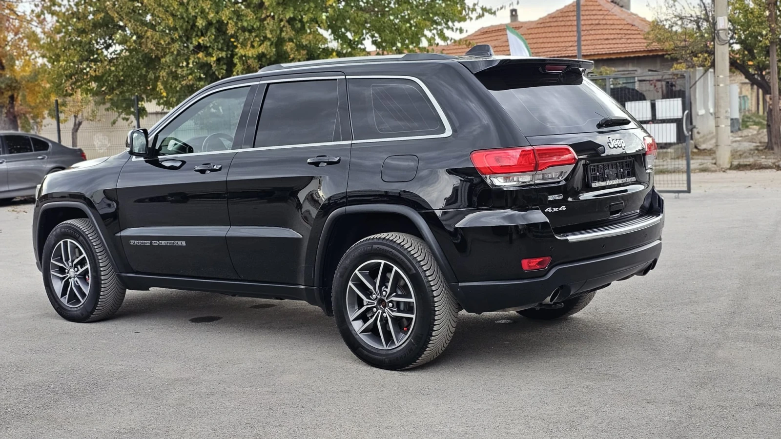 Jeep Grand cherokee 3.0MJET V6 4x4 Facelift-СЕРВ ИСТ.-ТОП СЪСТ.-ЛИЗИНГ - изображение 4