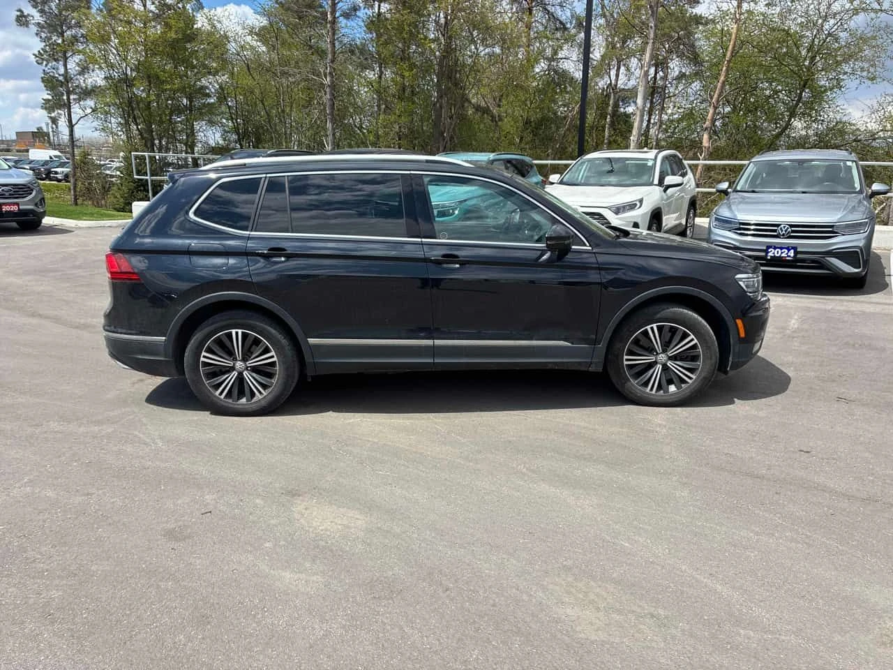 VW Tiguan * Highline * PANO* KEYLESS* ПОДГРЕВ* , снимка 3 - Автомобили и джипове - 54491494