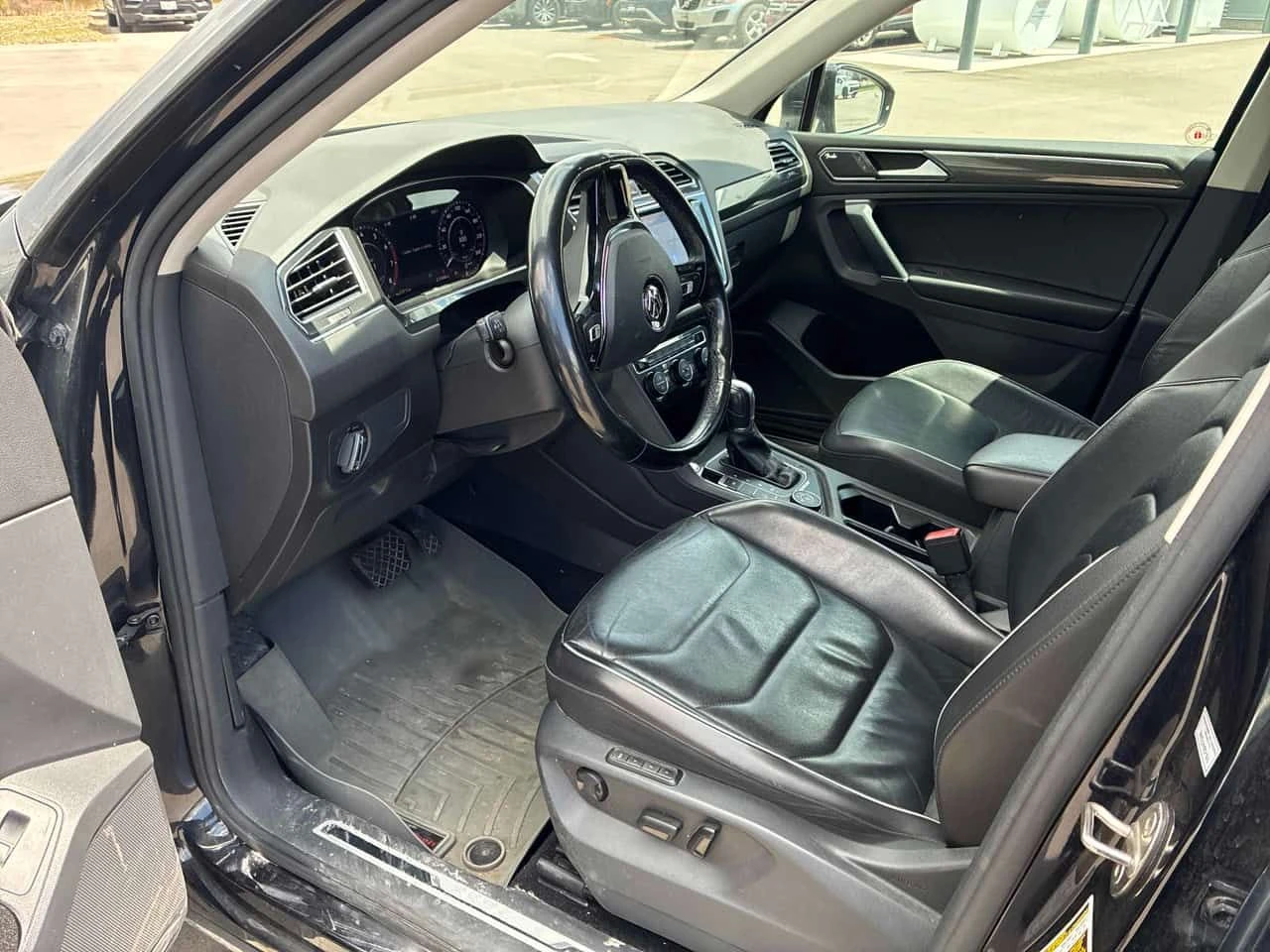 VW Tiguan * Highline * PANO* KEYLESS* ПОДГРЕВ* , снимка 5 - Автомобили и джипове - 54491494