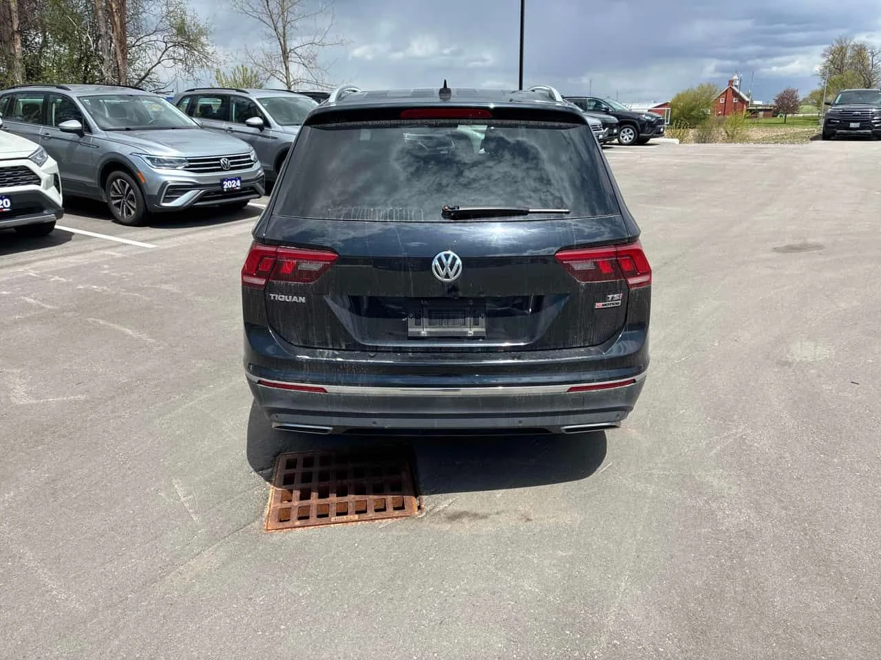 VW Tiguan * Highline * PANO* KEYLESS* ПОДГРЕВ* , снимка 4 - Автомобили и джипове - 54491494