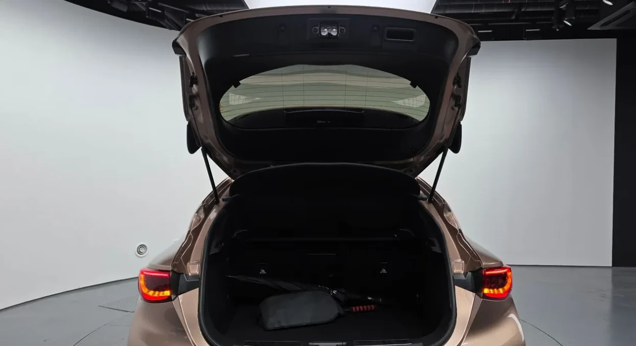 Infiniti Q30 Premium 2.0 Бензин, снимка 13 - Автомобили и джипове - 55118822