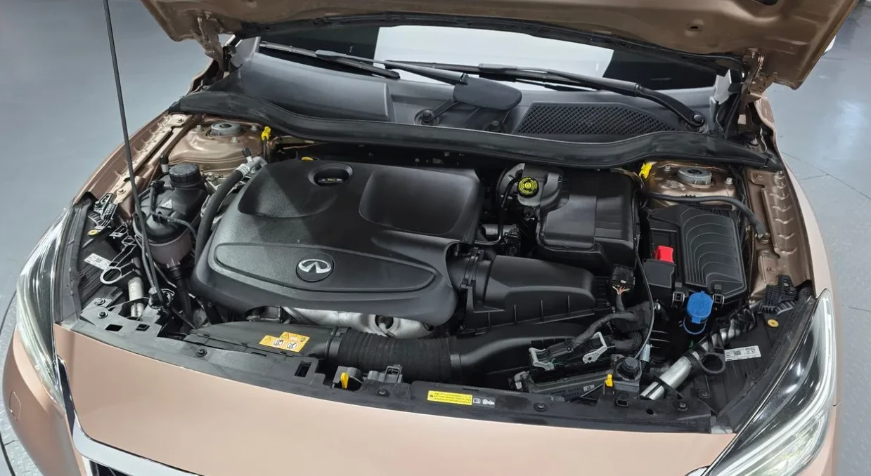 Infiniti Q30 Premium 2.0 Бензин, снимка 14 - Автомобили и джипове - 55118822
