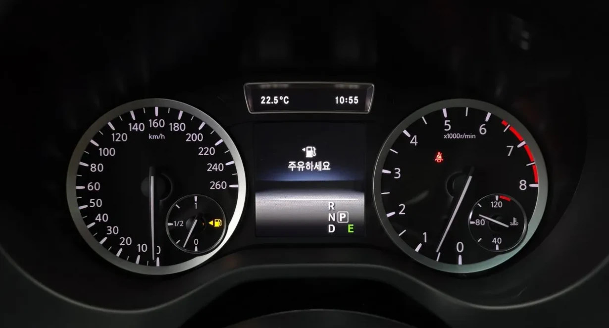 Infiniti Q30 Premium 2.0 Бензин, снимка 5 - Автомобили и джипове - 55118822