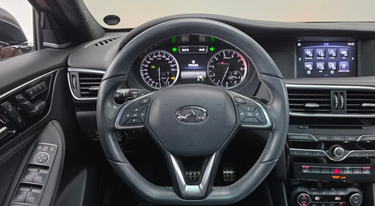 Infiniti Q30 Premium 2.0 Бензин, снимка 4 - Автомобили и джипове - 55118822
