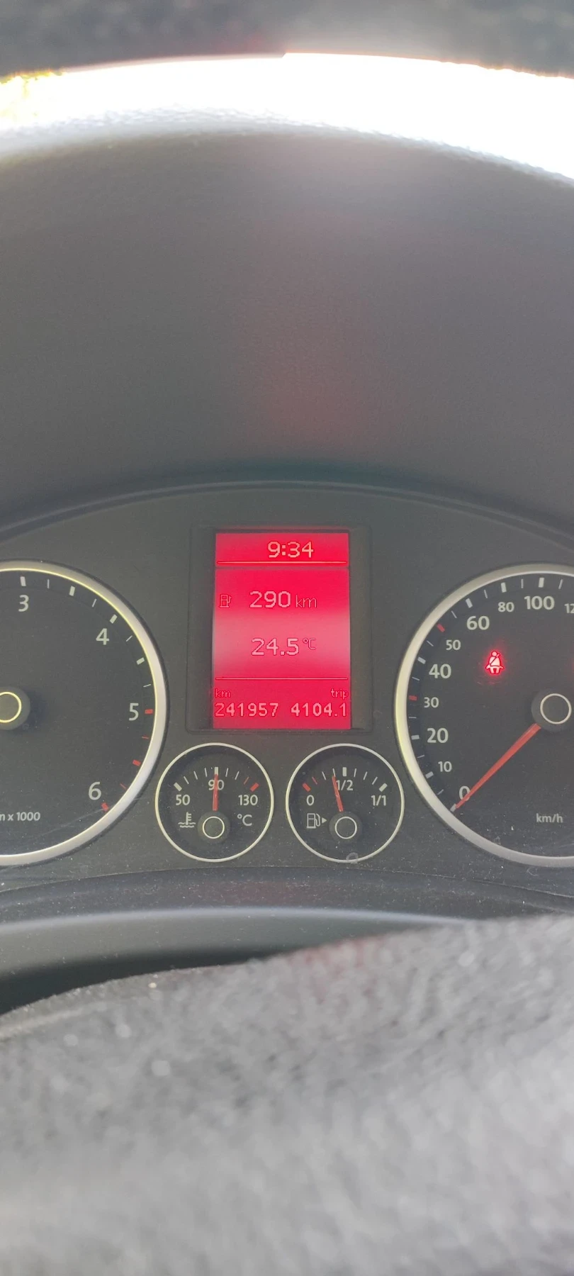 VW Tiguan 2.0 TDI 4motion, Navi, Кожа, снимка 16 - Автомобили и джипове - 55863601