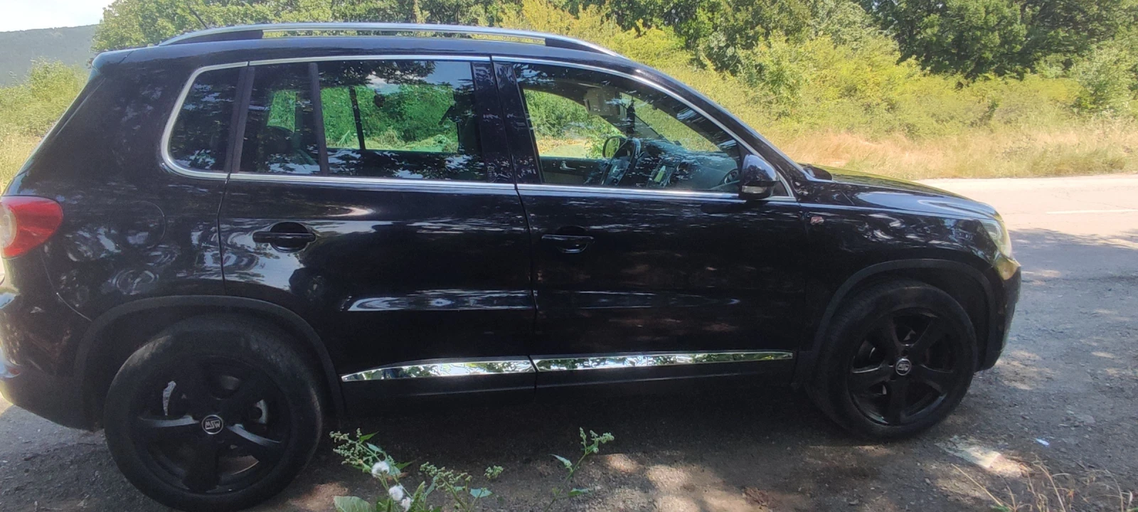 VW Tiguan 2.0 TDI 4motion, Navi, Кожа, снимка 4 - Автомобили и джипове - 55863601