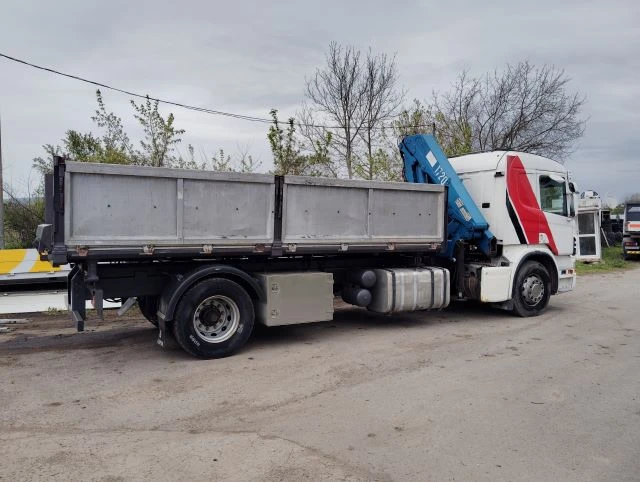 Scania P 340 Самосвал с кран - изображение 10