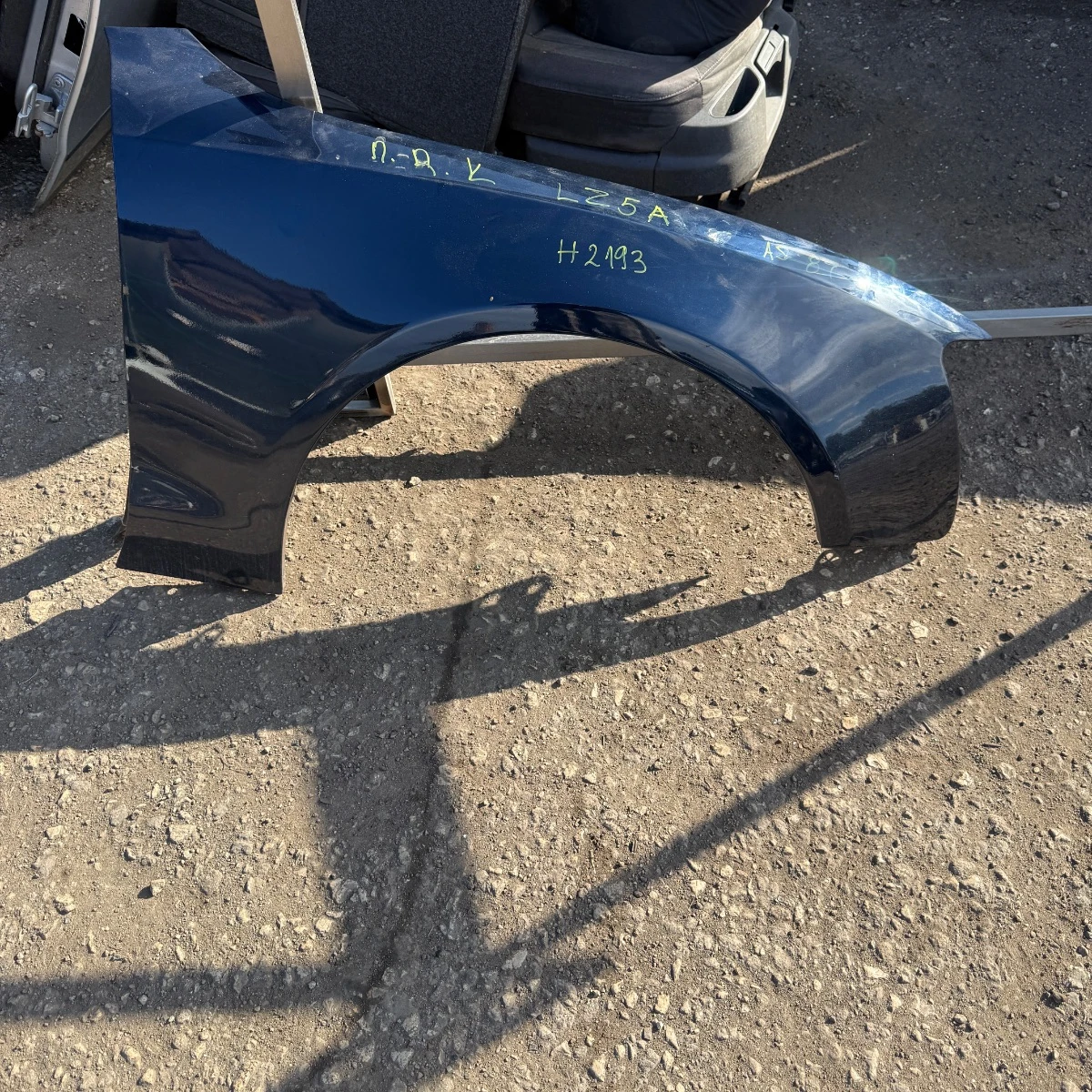Преден десен калник за Audi A5 8T боя LZ5A 2193-2193