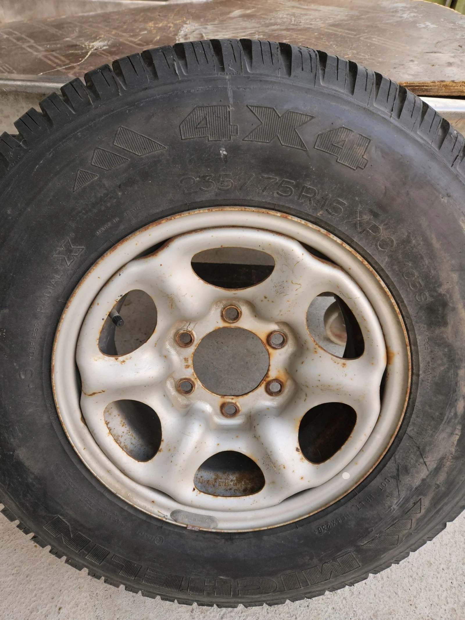���� � ������ 235/75R15 �� Nissan Terrano | Mobile.bg � ����������� 1