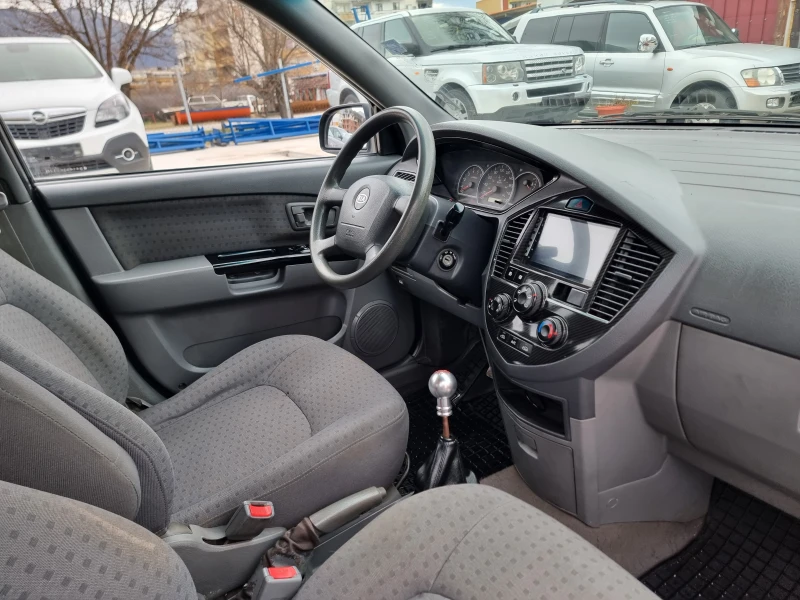 Kia Carens 2.0CRDI, снимка 16 - Автомобили и джипове - 48536866