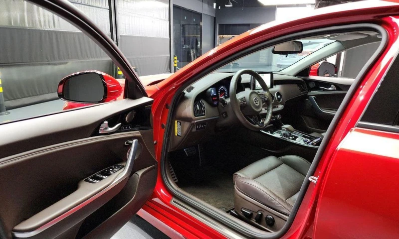 Kia Stinger 2.0 Turbo AWD * НАЙ-ДОБРА ЦЕНА В БЪЛГАРИЯ* , снимка 8 - Автомобили и джипове - 51966598