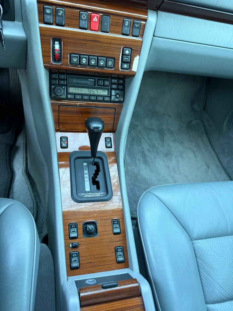 Mercedes-Benz 124 E 320, снимка 8 - Автомобили и джипове - 52838974