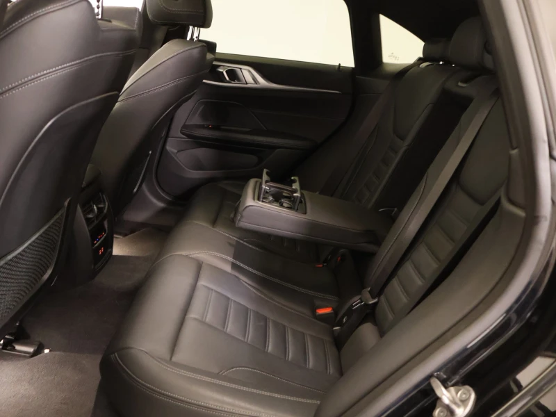 BMW i4, снимка 7 - Автомобили и джипове - 53010420