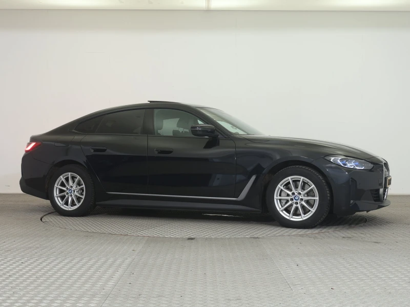 BMW i4, снимка 3 - Автомобили и джипове - 53010420