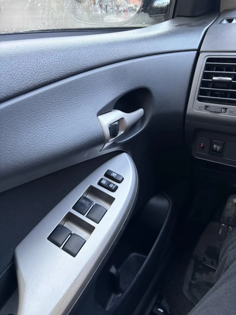 Toyota Corolla, снимка 13 - Автомобили и джипове - 53395873