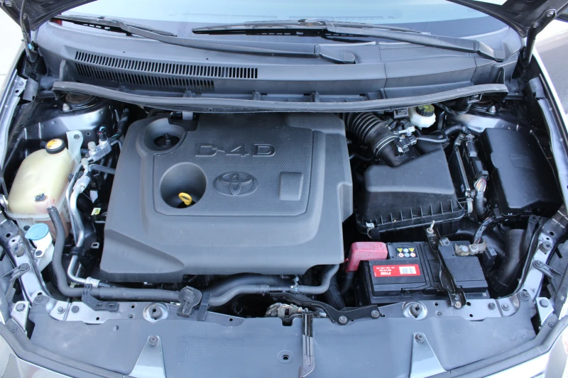 Toyota Auris 1.4 D4D АВТОМАТИК, снимка 17 - Автомобили и джипове - 53579733