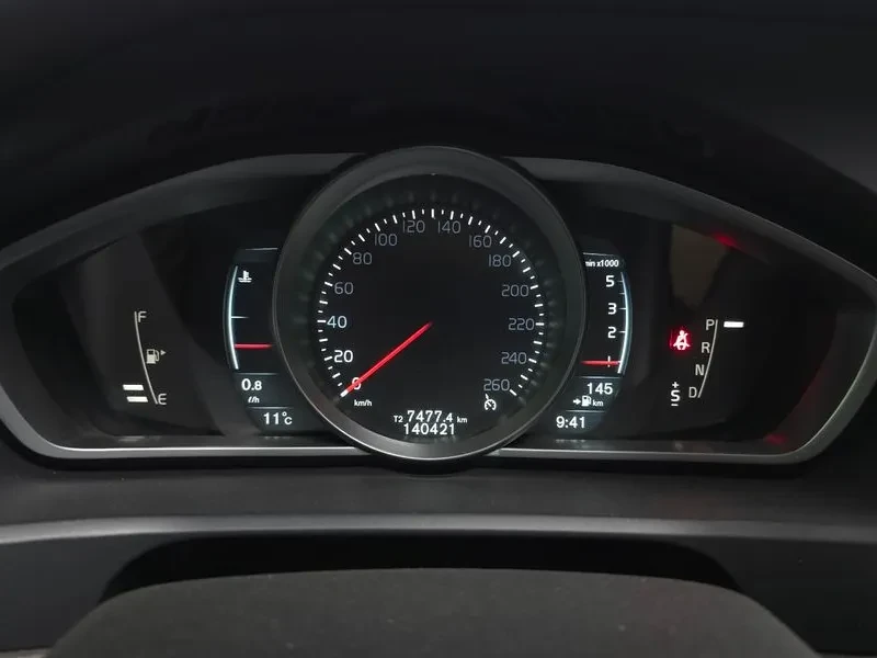 Volvo V40 1.6D, снимка 8 - Автомобили и джипове - 53796588