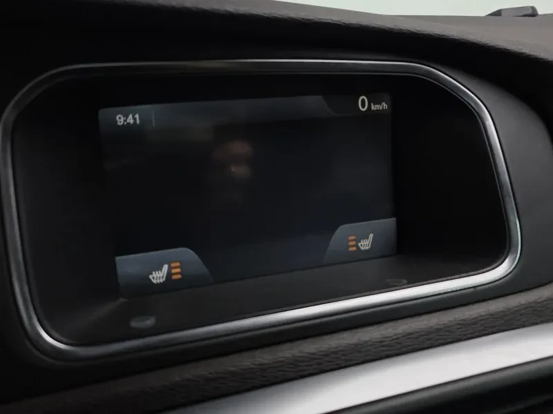 Volvo V40 1.6D, снимка 17 - Автомобили и джипове - 53796588