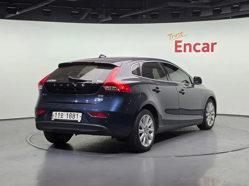 Volvo V40 1.6D, снимка 2 - Автомобили и джипове - 53796588