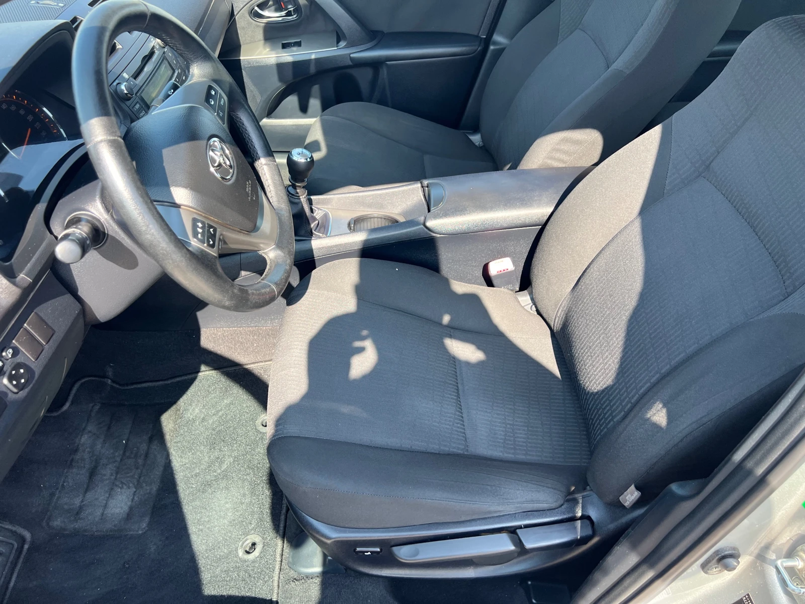 Toyota Avensis 1.8 (КАТО НОВА) - изображение 9